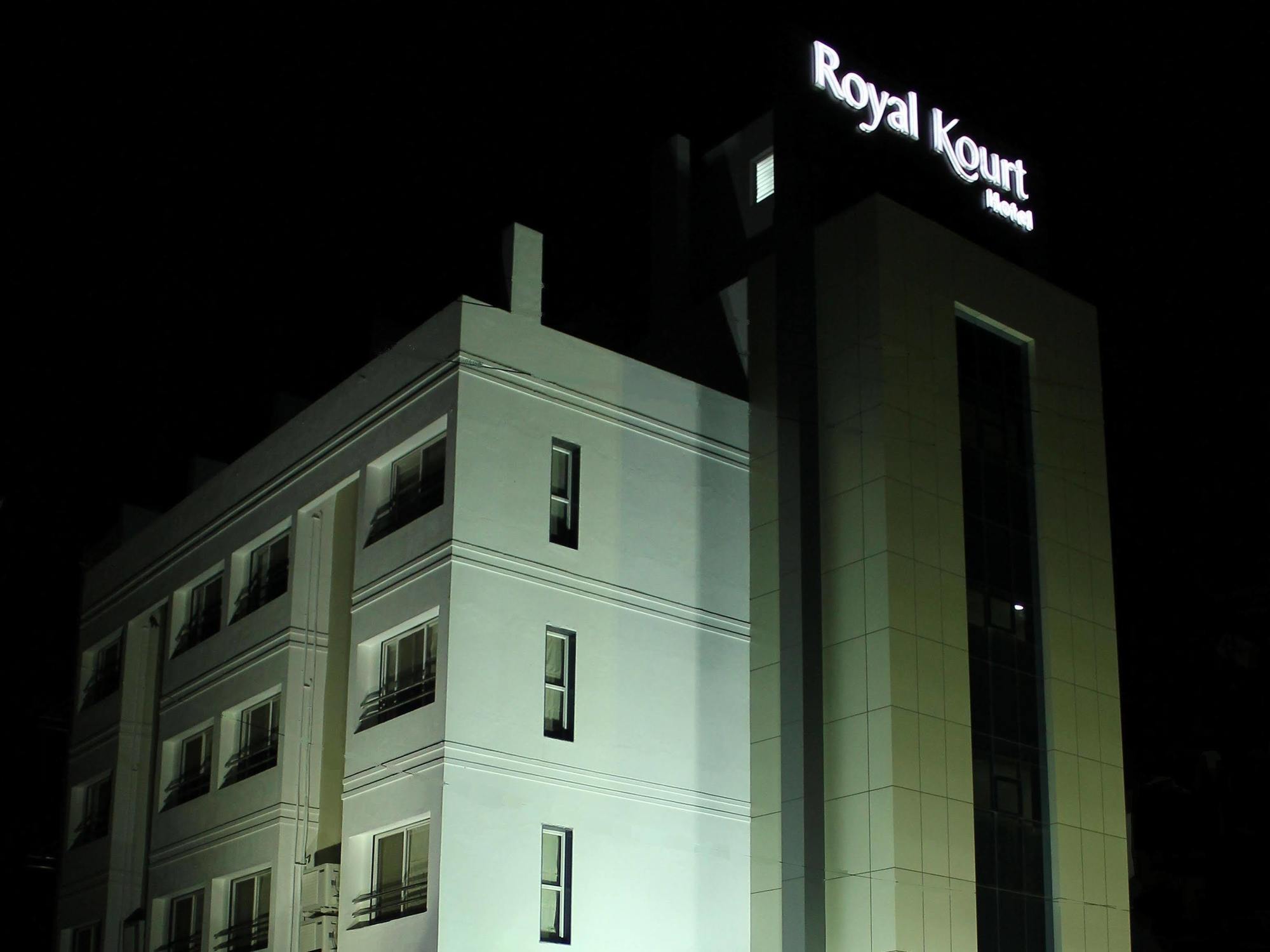 Готель Treebo Trend Royal Kourt Aurangabad Екстер'єр фото